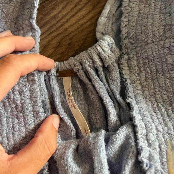 Free people light blue tattered off the shoulder blouse - Picture 4 of 5